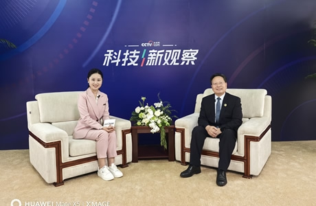 中国畜牧业协会会长蔡辉益接受央视记者专访